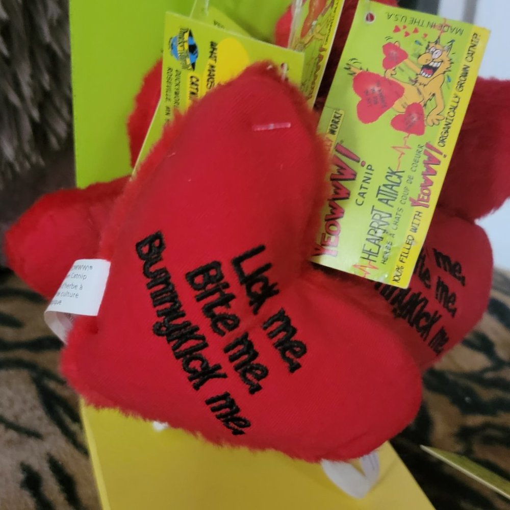 Yeowww Ducky Catnip Heart Ea. Cat New!